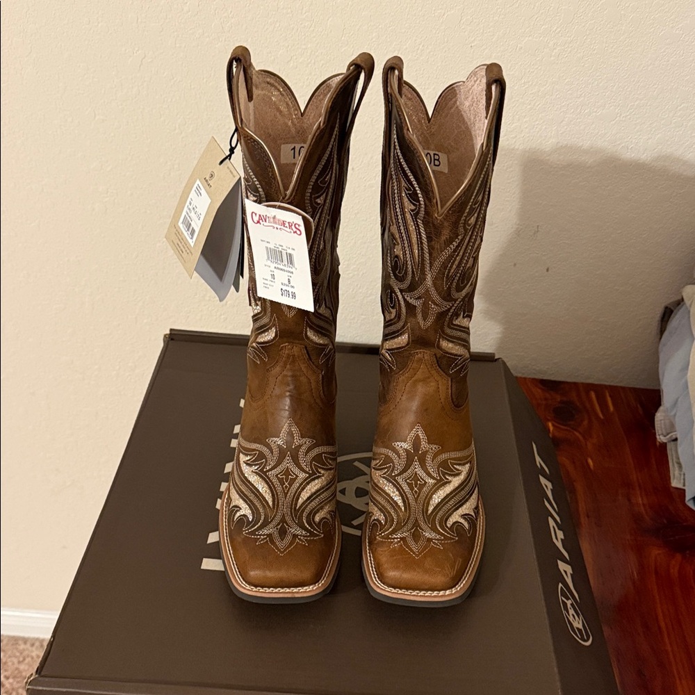 Ariat Womens Western Boots with Gold Stitching
